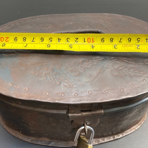 Vintage 1930s Era Metal Tin, Oval Floral Tool Box Case with lock and key Decorat - Picture 6 of 10